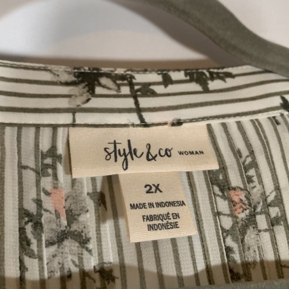 Style & Co Grey & White Striped Floral Long Sleeve Blouse - Picture 7 of 8